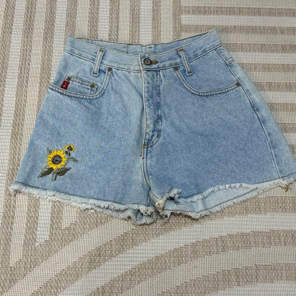 L.E.I Jean Shorts Floral Embrodiery Boho Skater Size 9